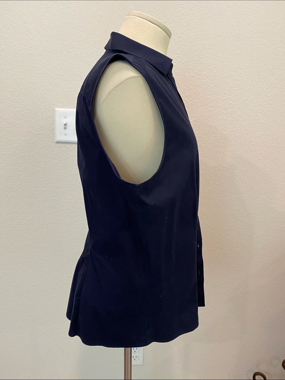 Talbots Navy Sleeveless Button-Down Shirt Sz 16 - Picture 2 of 4